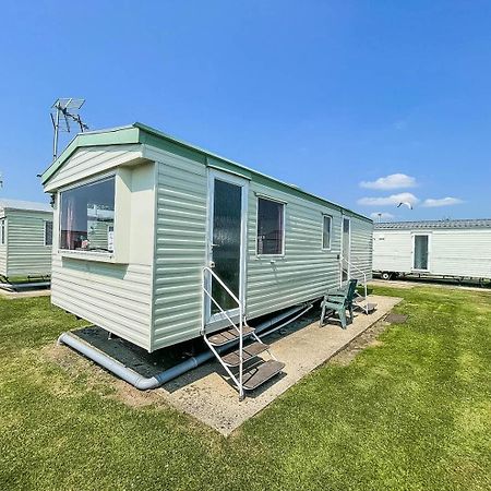 6 Berth Caravan For Hire At Martello Beach Holiday Park In Essex Ref 29017Y Hotell Clacton-on-Sea Exteriör bild