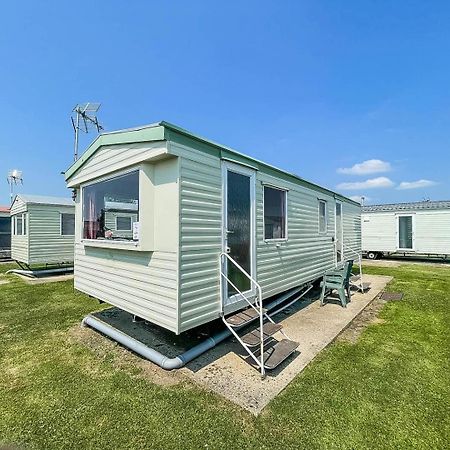 6 Berth Caravan For Hire At Martello Beach Holiday Park In Essex Ref 29017Y Hotell Clacton-on-Sea Exteriör bild