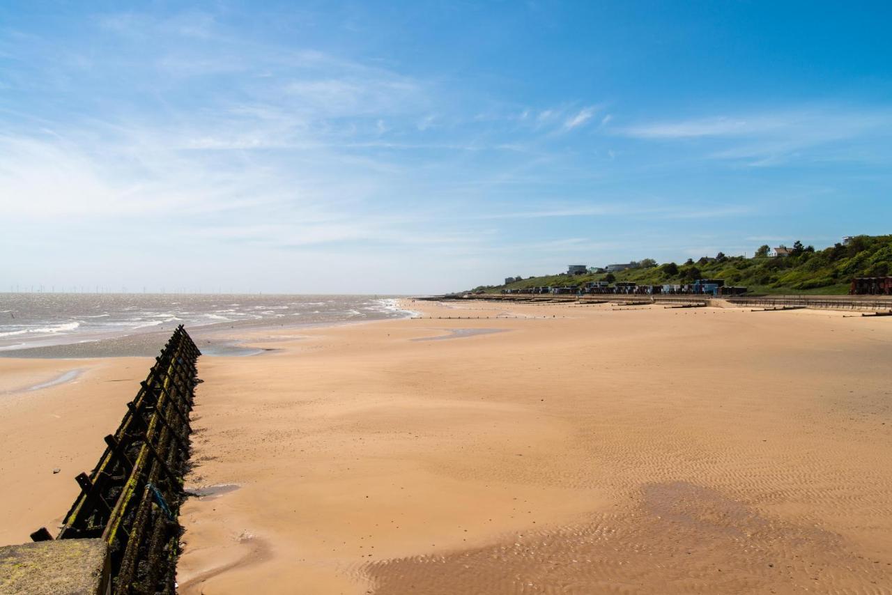 6 Berth Caravan For Hire At Martello Beach Holiday Park In Essex Ref 29017Y Hotell Clacton-on-Sea Exteriör bild